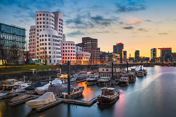 Silhouette und Skyline am Hafen, Immobilienmakler in Düsseldorf