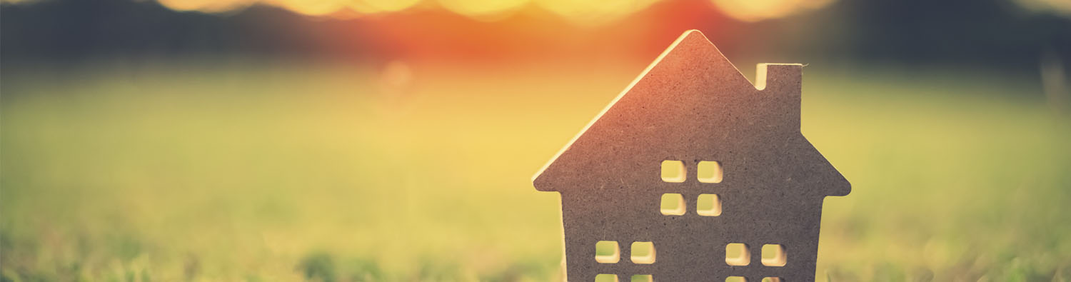 Rund um die Immobilie Energieausweis Entrümpeln smart wohnen Energie Dach_Header_1500px