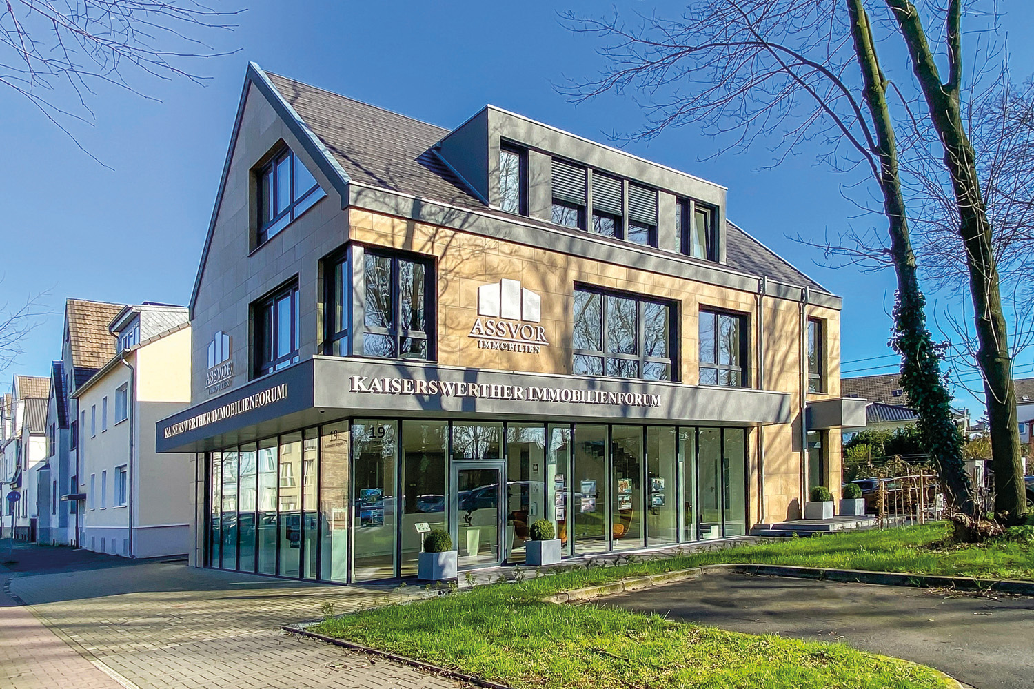 Immobilienmakler Düsseldorf_Makler für Luxusimmobilien_Kaiserswerther Immobilieforum Bild 2022